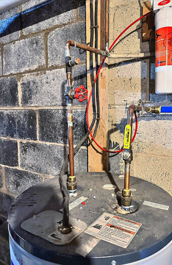 https://plumbermountlawley.com.au/uploads/2025/06/hot-water-876058.jpg